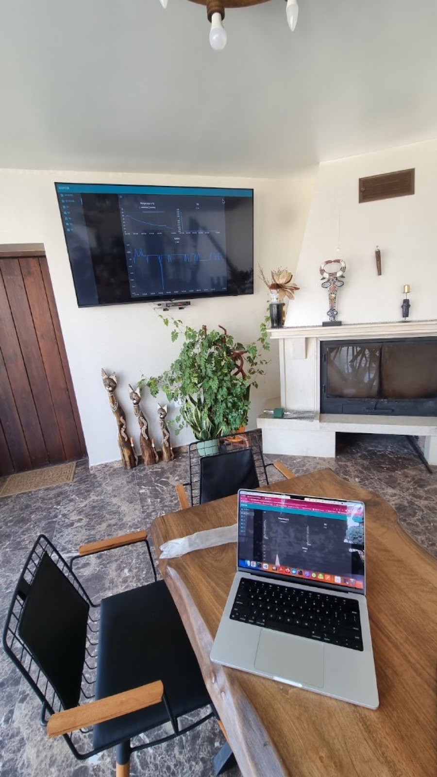Tasting room with a wall-mounted screen showing live SCEPTER fermentation telemetry charts